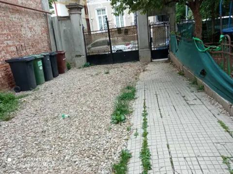 Vand 3 apartamente intr-o vila cu 1 etaj