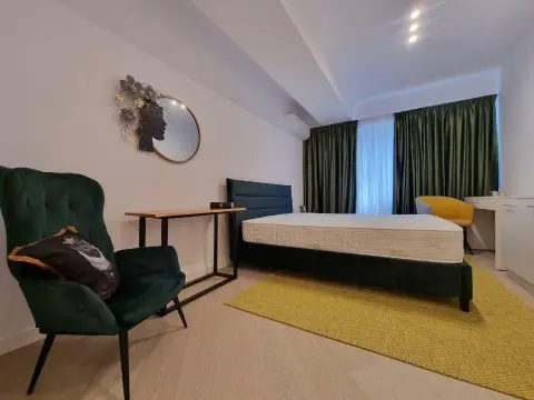 Cortina North, Particular