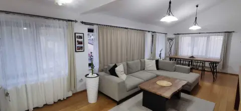 Duplex-apartament 3 camere 90,5mp utili, in vila P+1+M cu curte 639 mp