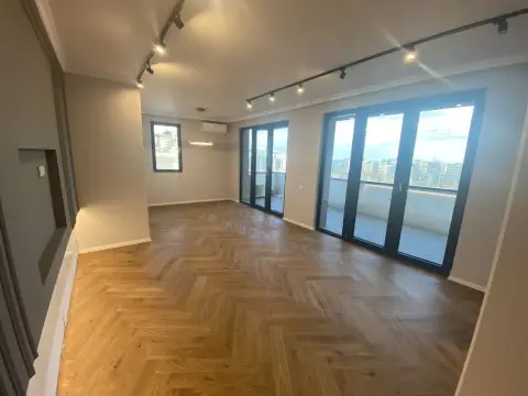 Proprietar Penthouse Unirii 4 camere vedere la bulevard