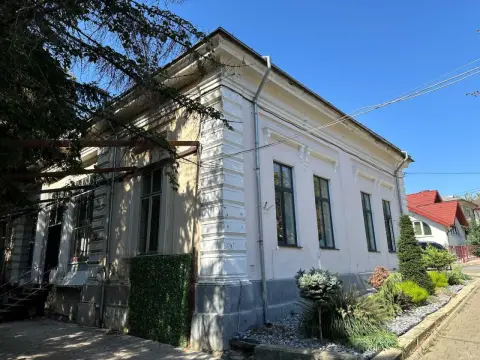 Persoana fizica !! vand casa Centru !! 1160 Mp !! rate !!