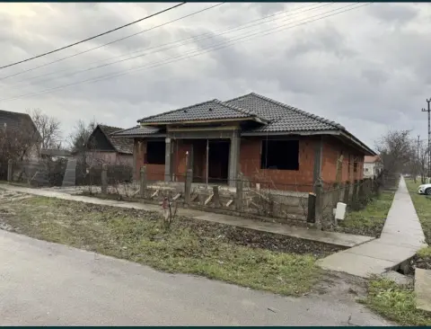 Vand casa in jud. Satu Mare,Com. Lazuri