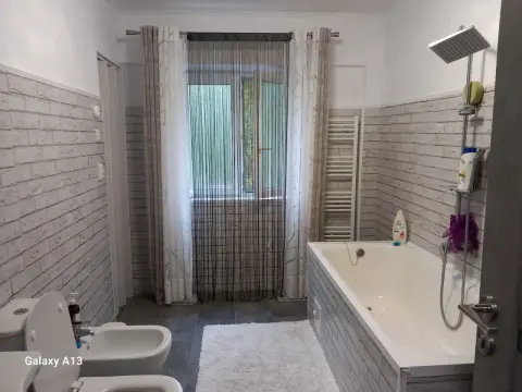 BRASADAS vinde apt. 2 cam RENOVAT 78mp utili etajul 1 în Micro 17.