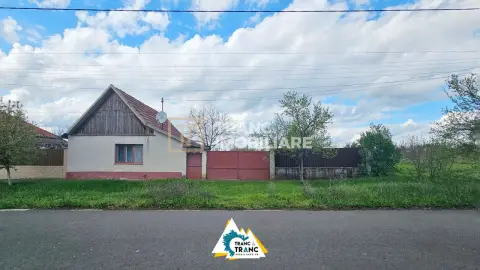 Casă cu 2 camere în stil tradițional, în Iratoșu