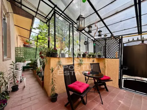 Apartament cu 2 camere si curte de vanzare in Complexul Studentesc