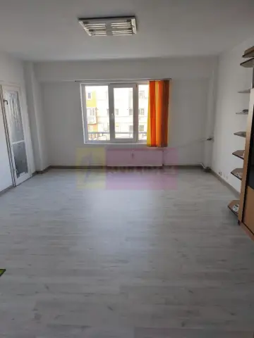Vanzare apartament in zona Decebal- Calarasilor, metrou magistrala M2