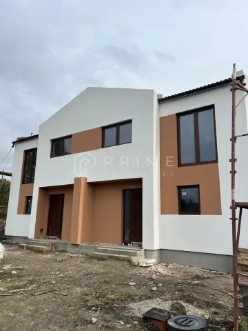 Casă nouă tip duplex izolat fonic în Livezeni