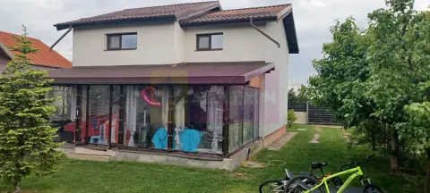 Săbăreni, casă 2011, P+M 4 camere + dependințe, curte 500 mp