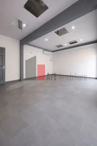 Spatiu Comercial de Inchiriat in Valea Oltului in cadrul unui complex comercial