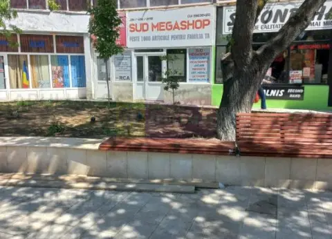 ALEXANDRIA (TR) - SE VINDE SPATIU COMERCIAL LANGA PARCUL CENTRAL