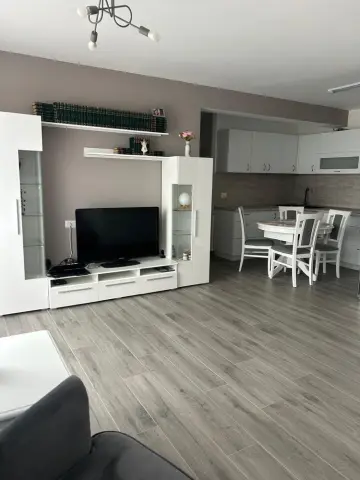 BRASADAS vinde ap 3 cam Gellert Etaj 3/4 Loc parcare cu CF.