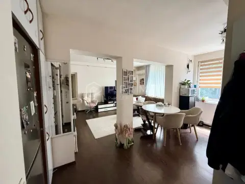 Apartament cu 3 camere – Cartier Cornișa, Strada Victor Babeș
