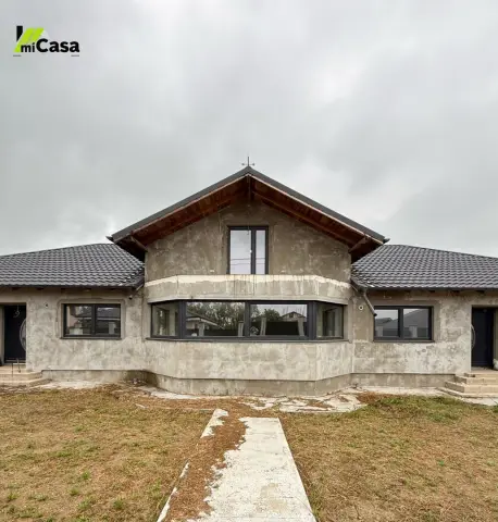 Casă cu 6 camere, în Șendreni