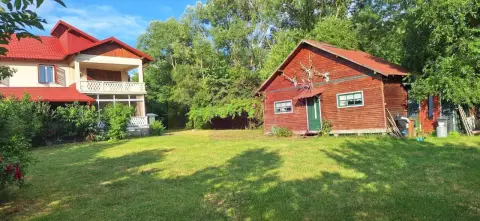 Vila de vanzare cu 6 camere si teren de 5116 mp in Cornu, Prahova
