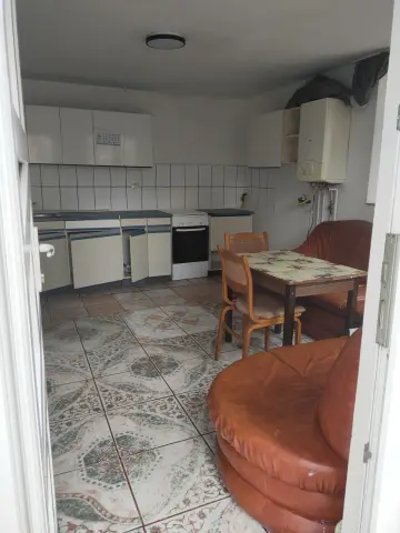 Apartament la casa de inchiriat