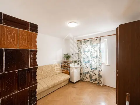 Casa 2 camere individuala de vanzare in Carani | Toate utilitatile |