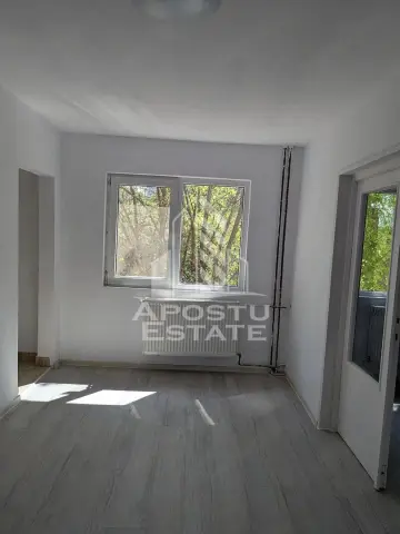 Apartament cu 2 camere de vanzare, etaj 1, zona Sagului, Timisoara