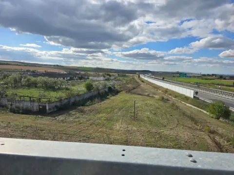 Teren+clădiri 60.000 mp.18 euro mp.deschidere la autostradă,