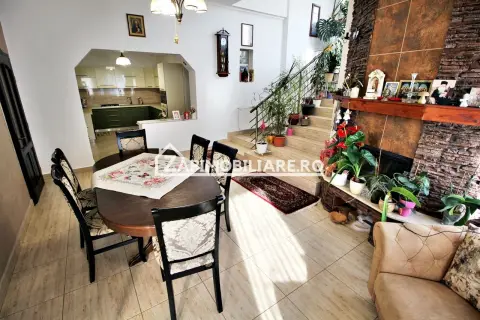 Casa 8 camere,4 bai,482mp,1.100mp teren,2 garaje,0% comision