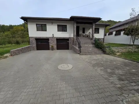 Casa 6 camere,300 mp,2500mp teren, Valea Iubirii,0% comision