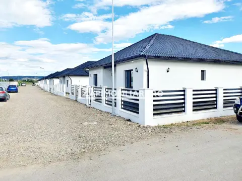 Casă la cheie pe 1 nivel 4 camere 2 băi,145 mp,500 mp teren