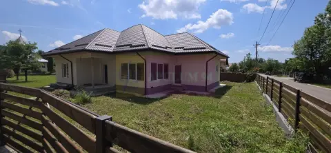 Casa de vanzare cu 4 camere in Brebu